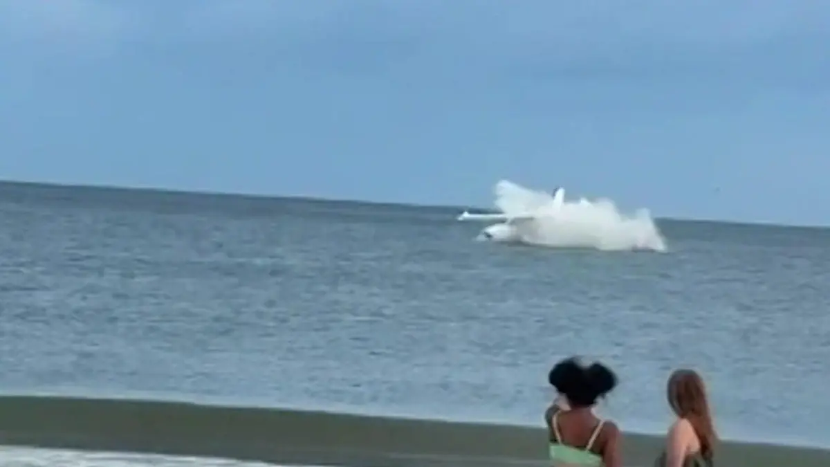 Er wollte niemanden gefährden! Pilot lässt Flugzeug ins Meer stürzen „Hatte keine Zeit, um Angst zu haben"