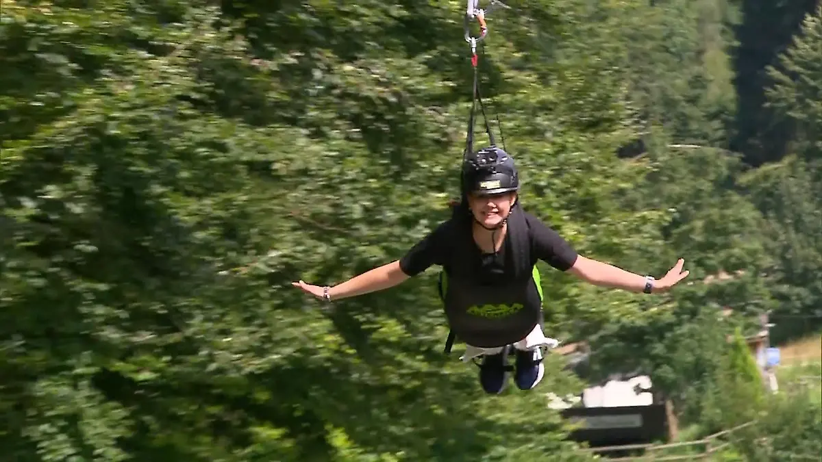 Wie Superman durch den Wald schweben Die Zipline von Winterberg