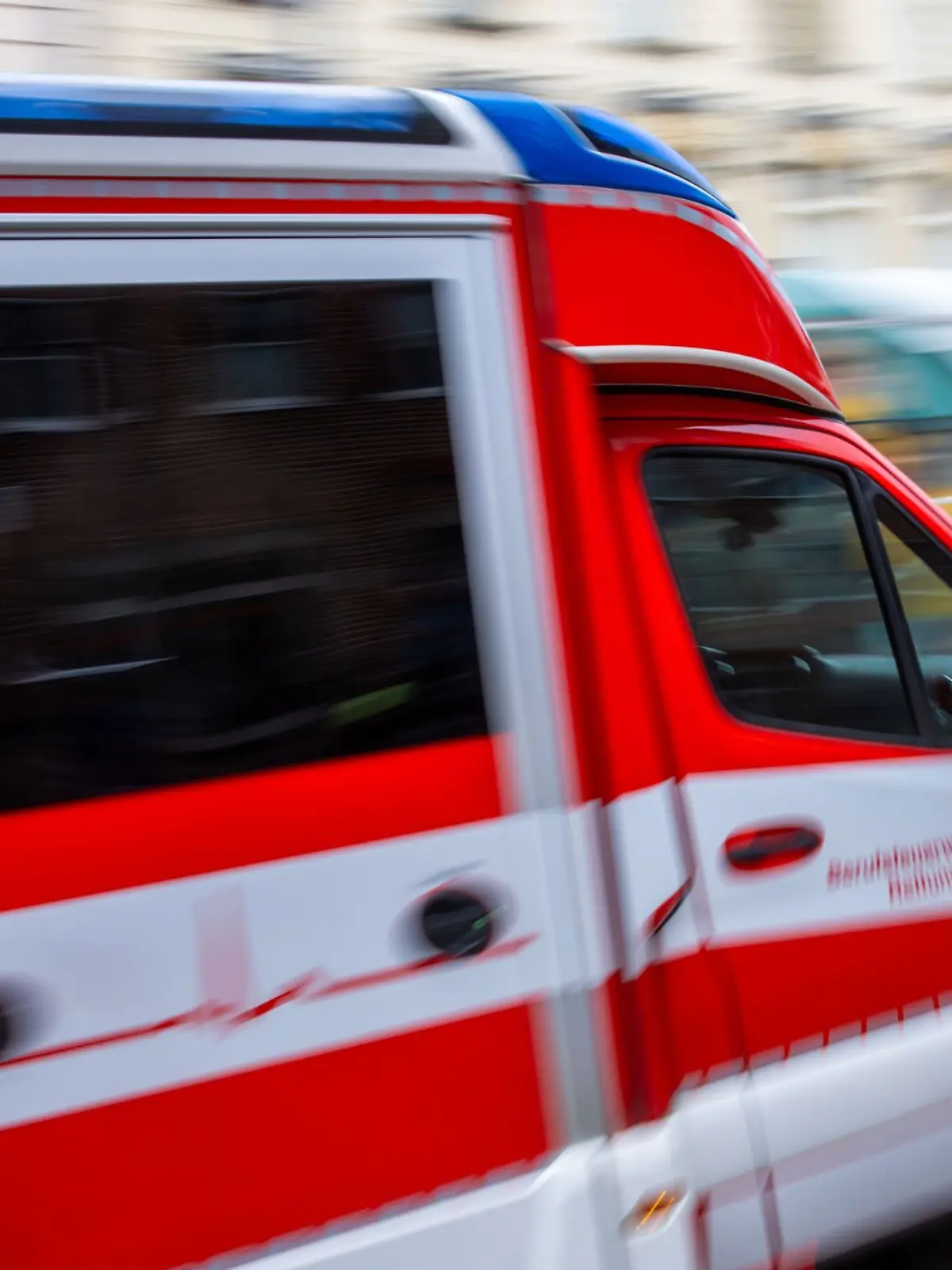 Bild zu: "Junge (2) stürzt aus Fenster – Lebensgefahr!"