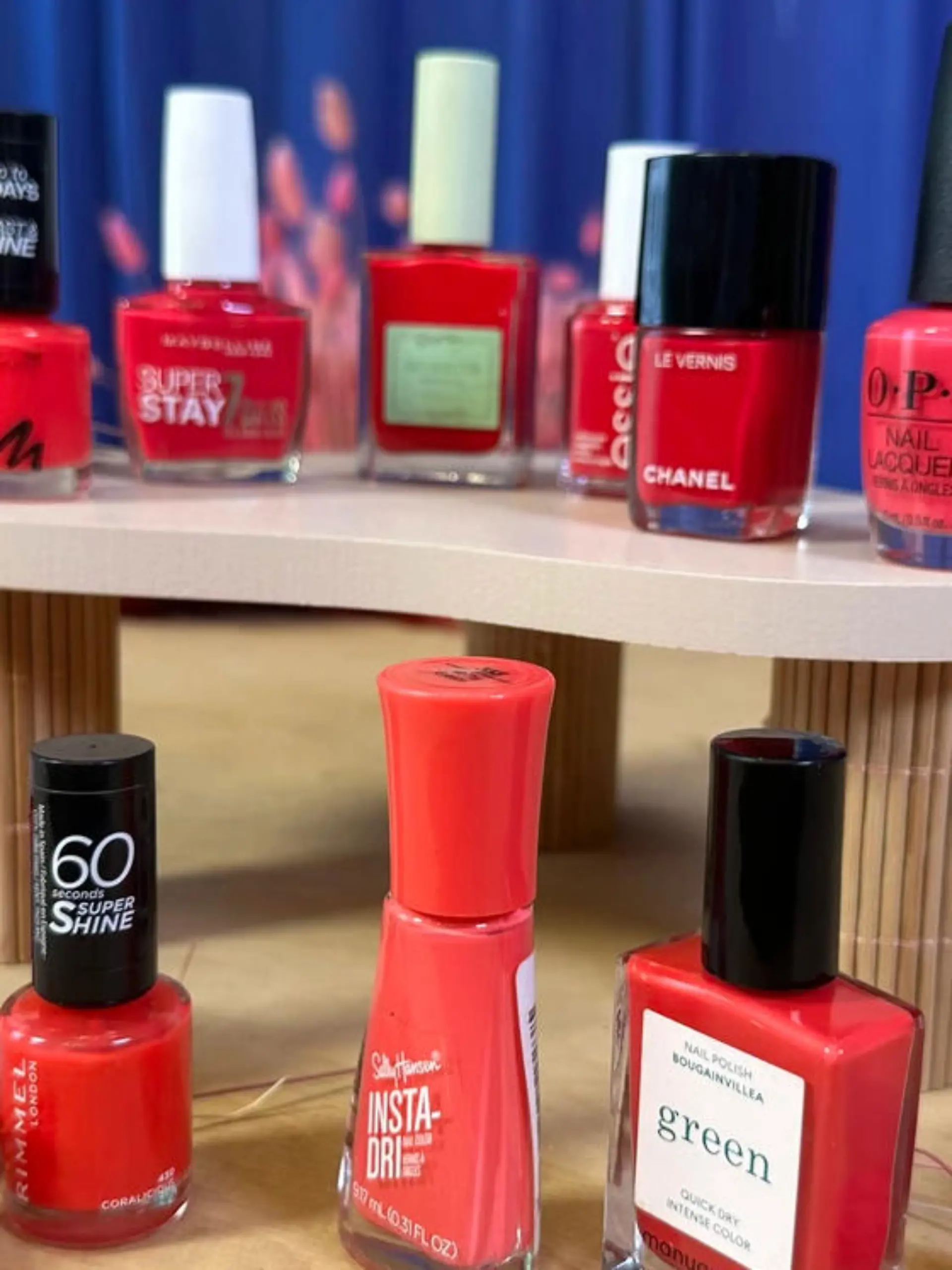 Bild zu: "Welcher Nagellack glänzt und wo ist der Lack schnell ab?"