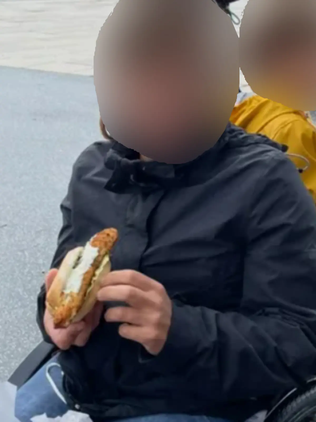 Die alleinerziehende Mutter Lisa mit Bjarne (9) vor ihrem Tod.