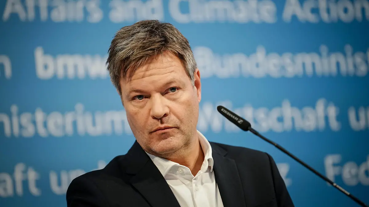 Robert Habeck (Bündnis 90/Die Grünen), Bundesminister für Wirtschaft und Klimaschutz, gibt eine Pressekonferenz zum beschlossenen Gesetzentwurfs des Bundeskabinett zur Digitalisierung der Energiewende.