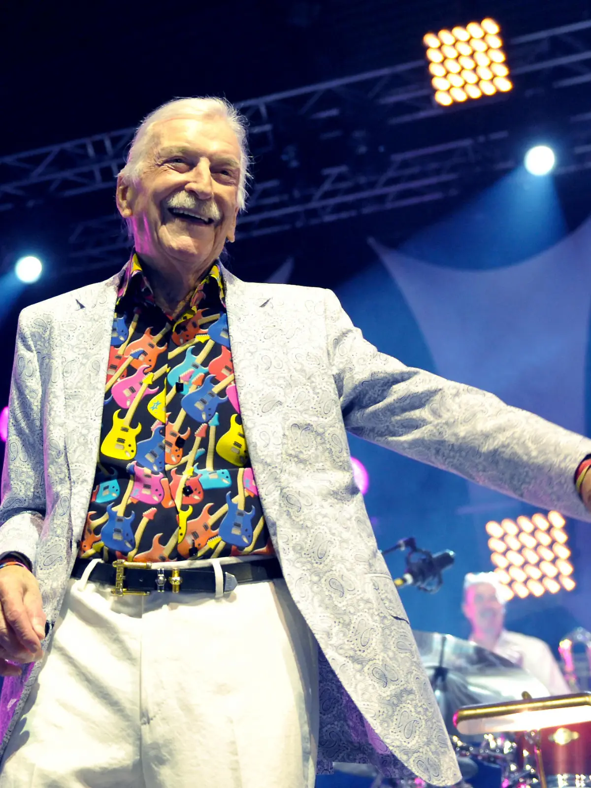 Der Bandleader, Komponist, Arrangeur und Musikproduzent James Last und sein Orchester treten am 17.04.2015 in der Arena in Leipzig auf. Der Jubilar feiert heute seinen 86. Geburtstag auf seiner Abschiedstour. Die Tournee endet am 26. April in Köln. Foto: Roland Popp/dpa