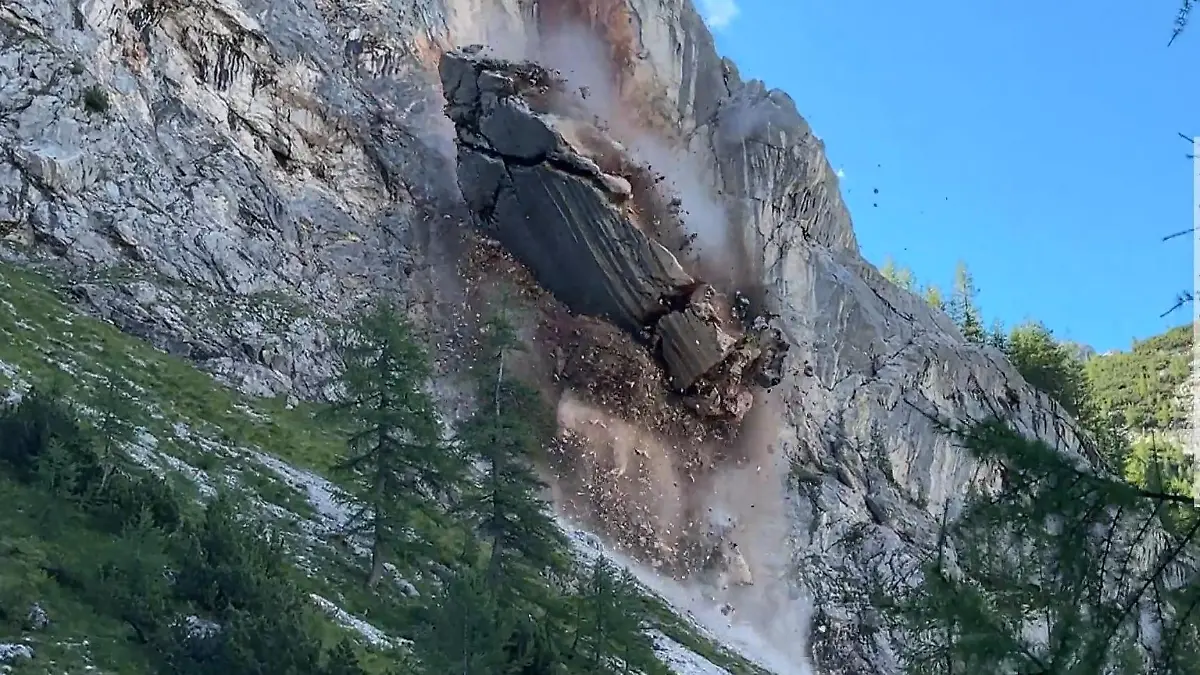 Bergwacht muss Wanderer mit Hubschrauber retten Felssturz in Berchtesgaden!