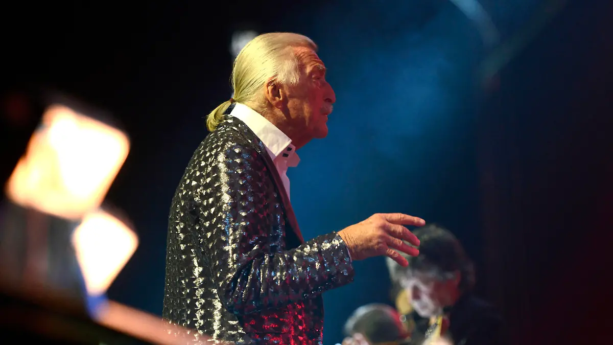 James Last Konzert seiner Abschiedstournee 'Non Stop Music in Concert 2015' in der Swiss Life Hall. Hannover, 15.04.2015