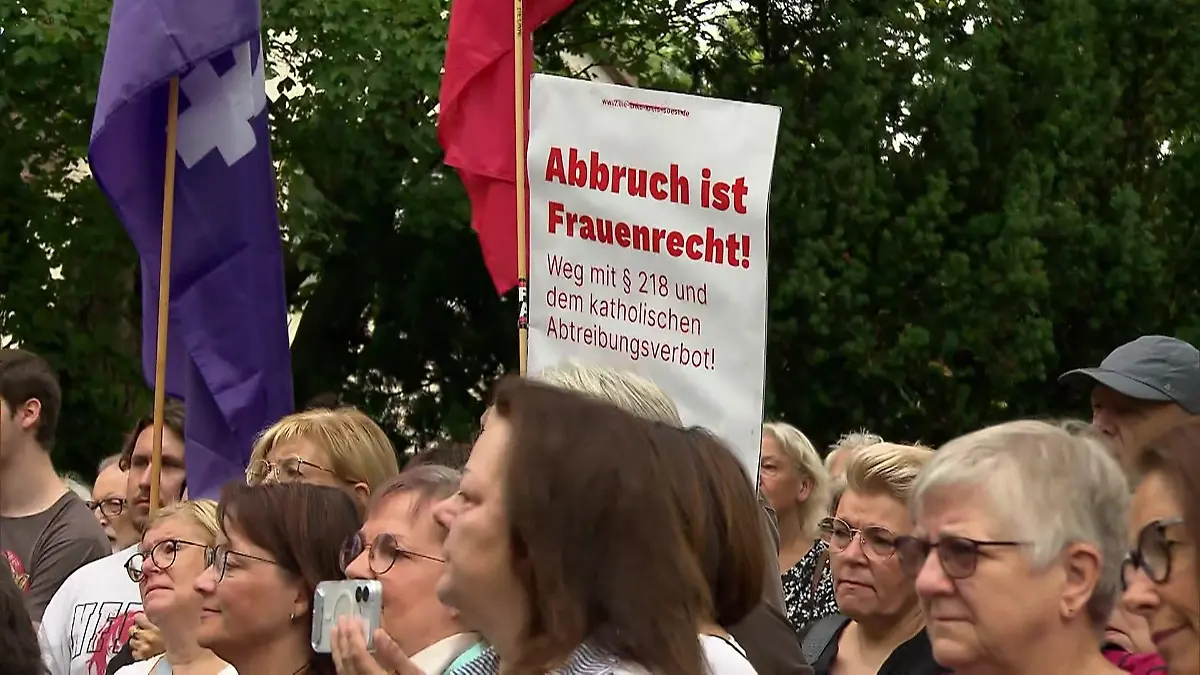 Frauenarzt darf weiterhin nicht abtreiben Urteil am Arbeitsgericht