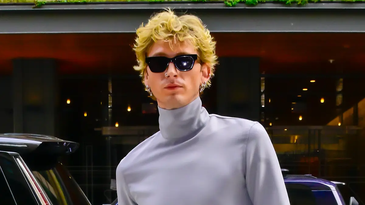 Machine Gun Kelly sorgt mit seinem bizarren Essgeständnis für heftige Fan-Kritik im Netz.
