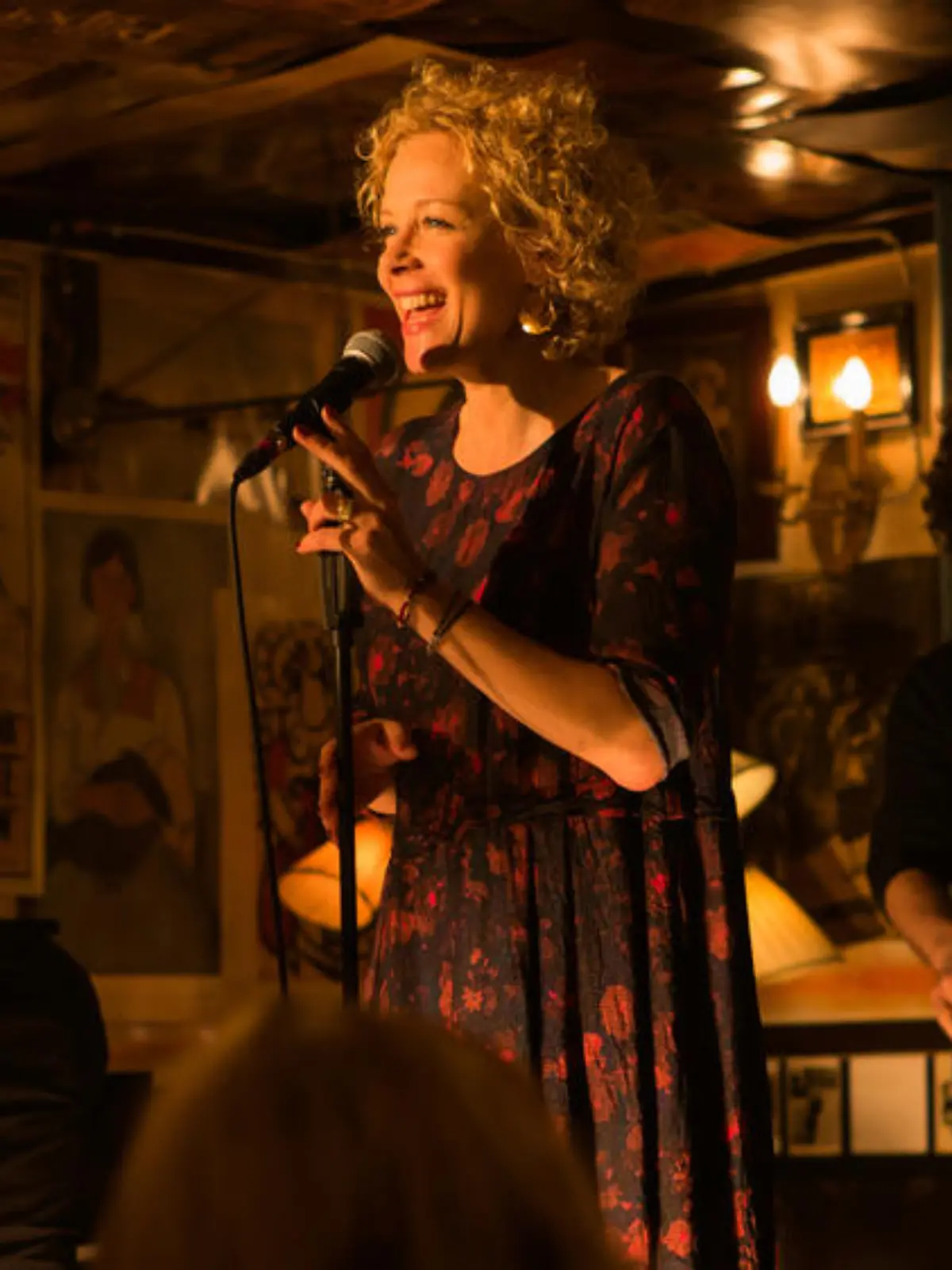 "Die abhandene Welt": Sophie (Katja Riemann) bei einem spontanen Auftritt in einer New Yorker Bar