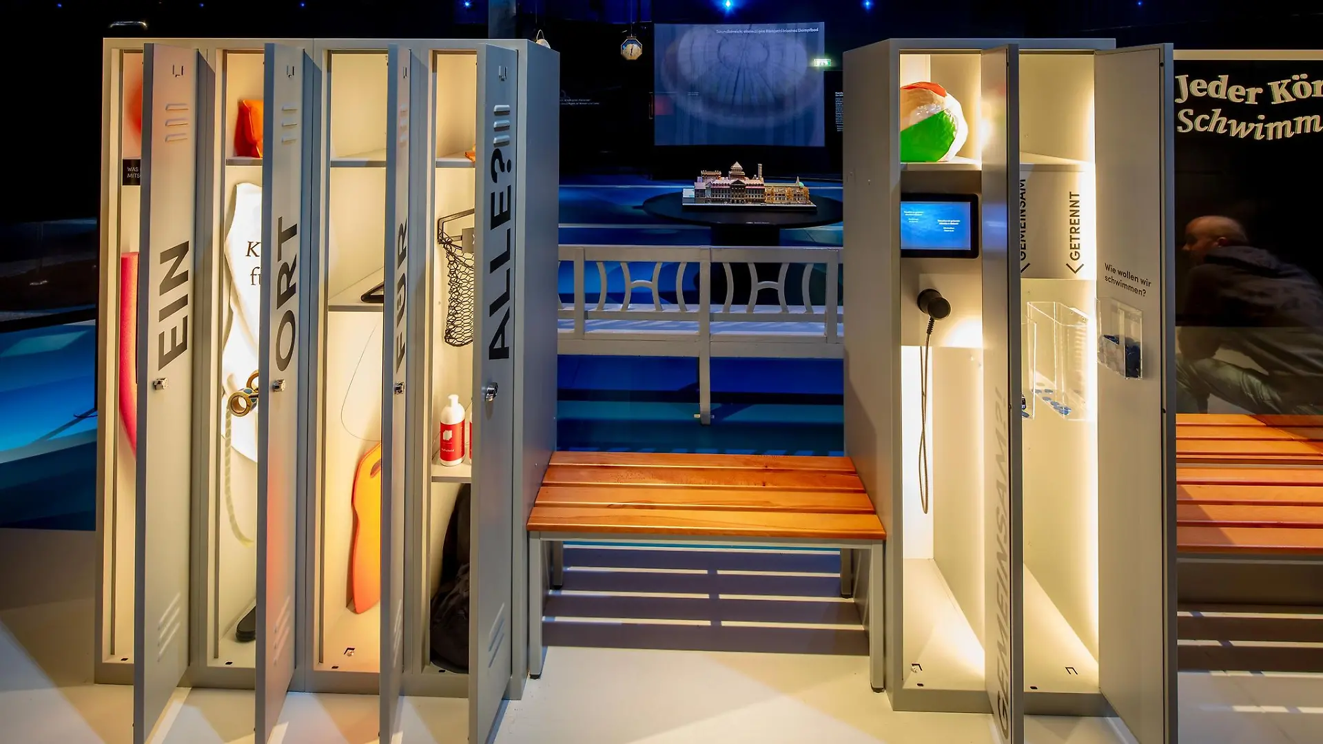 An zwei Abenden bietet das Ausstellungshaus an, die aktuelle Schau «Frei Schwimmen – Gemeinsam?!» hüllenlos zu besuchen.
