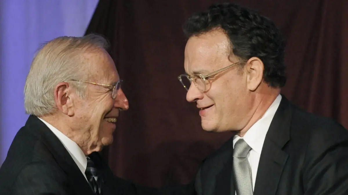 Astronaut Jim Lovell und Schauspieler Tom Hanks im Jahr 2010