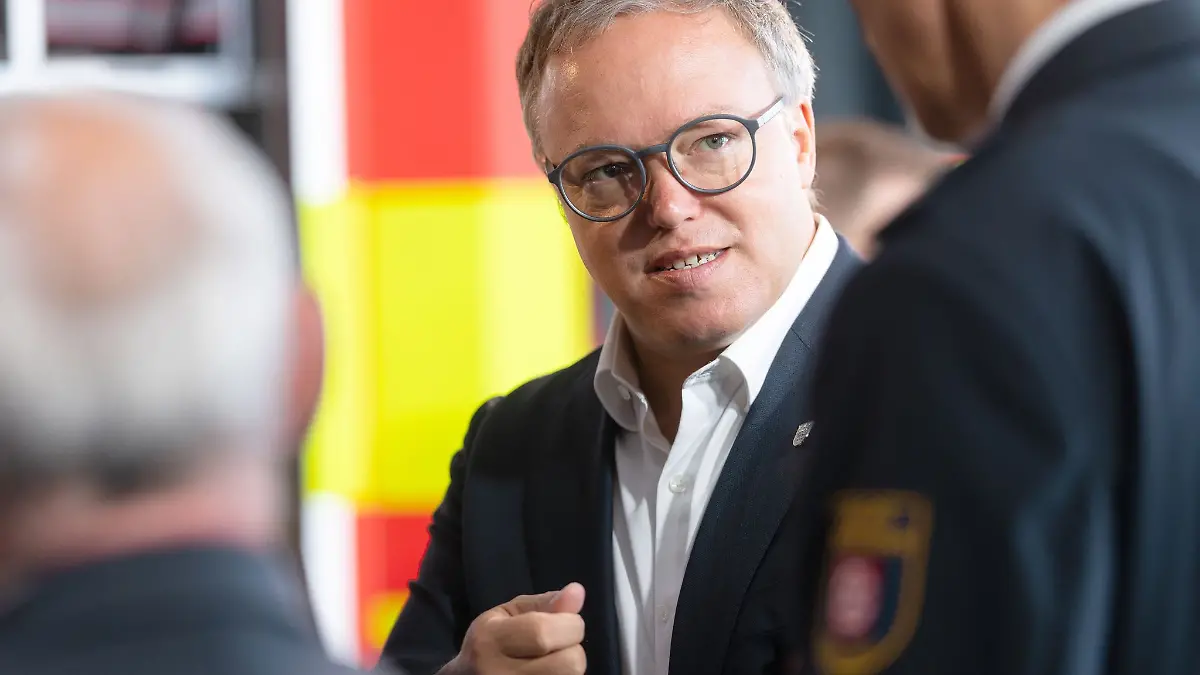 Thüringens Ministerpräsident Marion Voigt (CDU) verteidigt Pläne zur Ausweitung der Befügnisse bei der Polizei. (Archivbild)