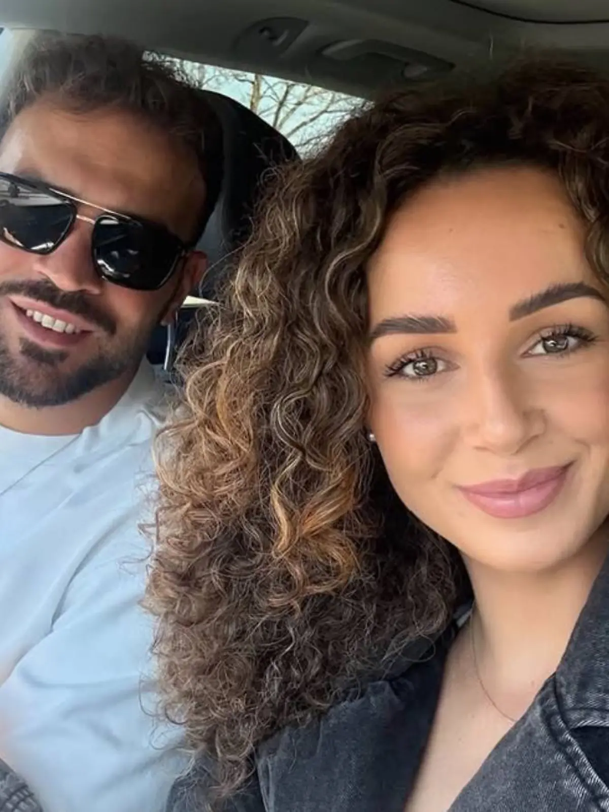 Yasin und Samira Cilingir im Auto.