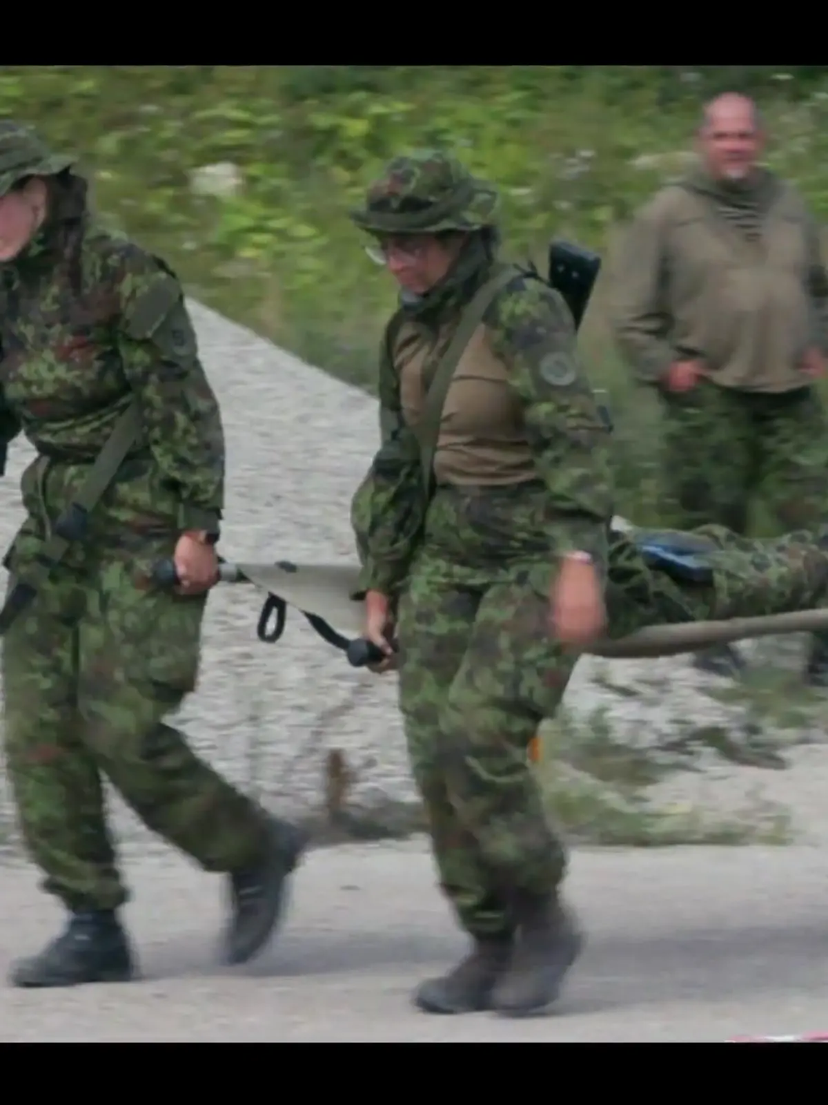 Bild zu: "Insel an Nato-Grenze in Vorbereitung auf Angriff"