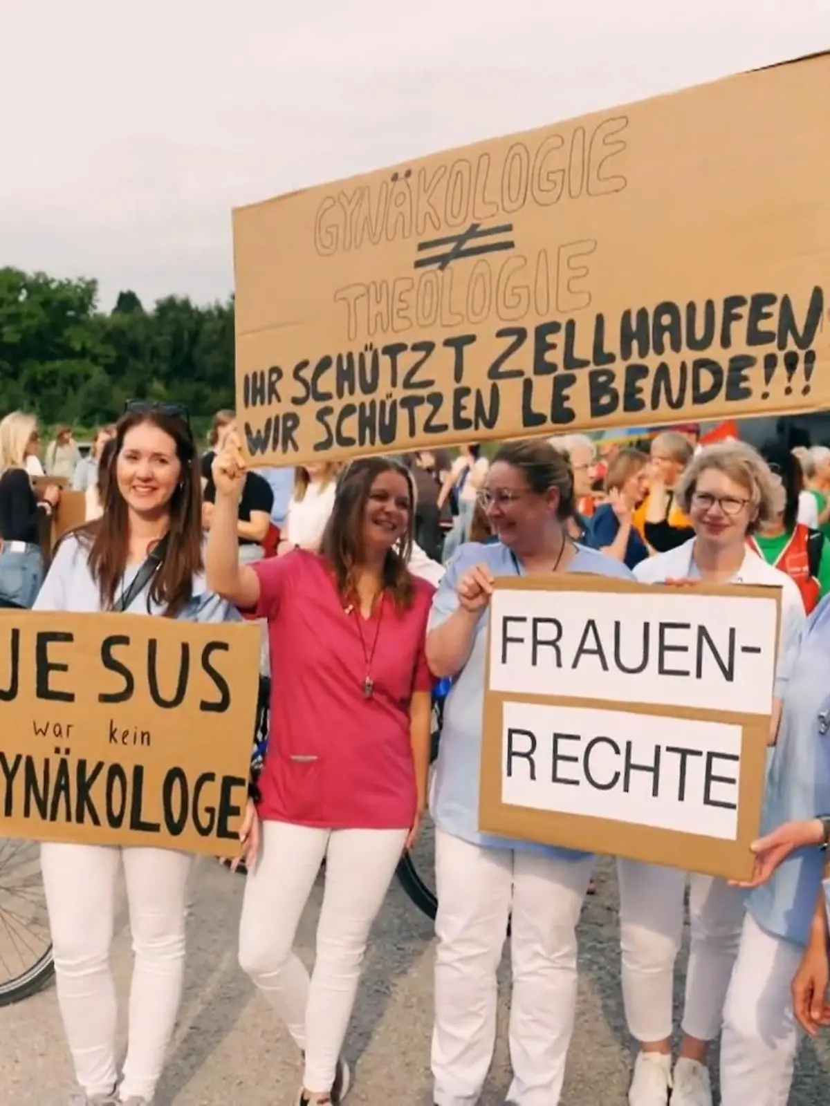 Bild zu: "Abtreibungsverbot - Arzt zieht vor Gericht"