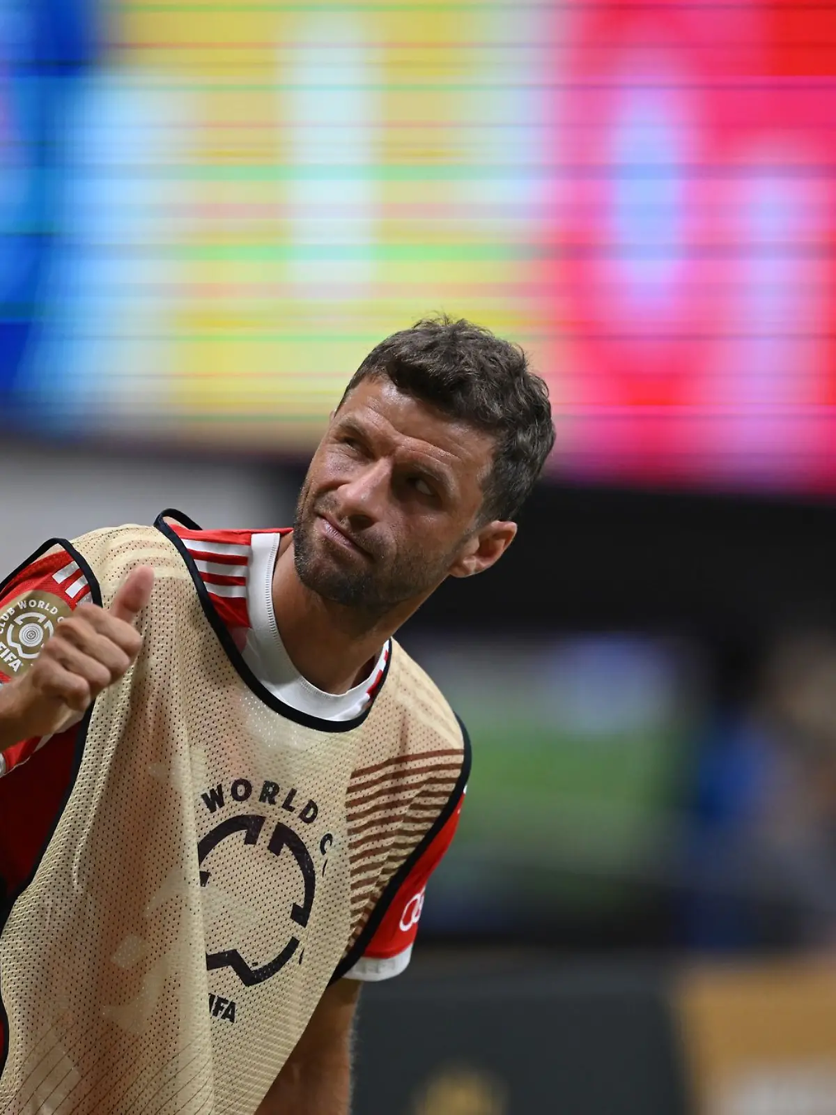 Bild zu: "Thomas Magnum-Müller! Ex-Bayern-Star trägt Kult-Schnurrbart"