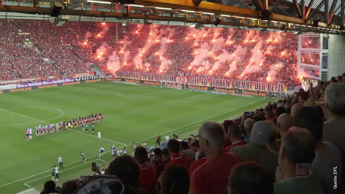 Kaiserslautern-Fans glänzen mit Gänsehaut-Choreo! Kracher-Duell in der 2. Bundesliga