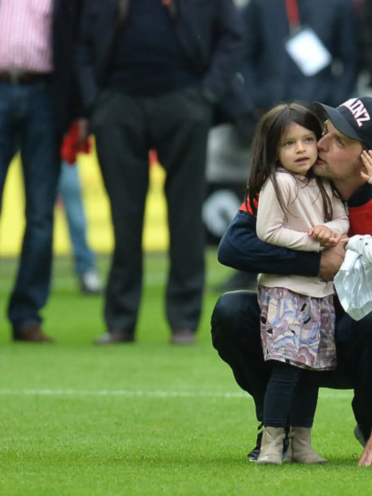 Die Familie ist dabei: Thomas Tuchel zum Saisonende 2014/15 mit den Töchtern Emma und Kim