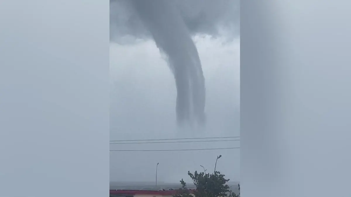 Naturphänomen löst Panik aus! Gewaltiger Wassertornado vor kubanischer Küste Furchteinflößendes Schauspiel vor Havanna