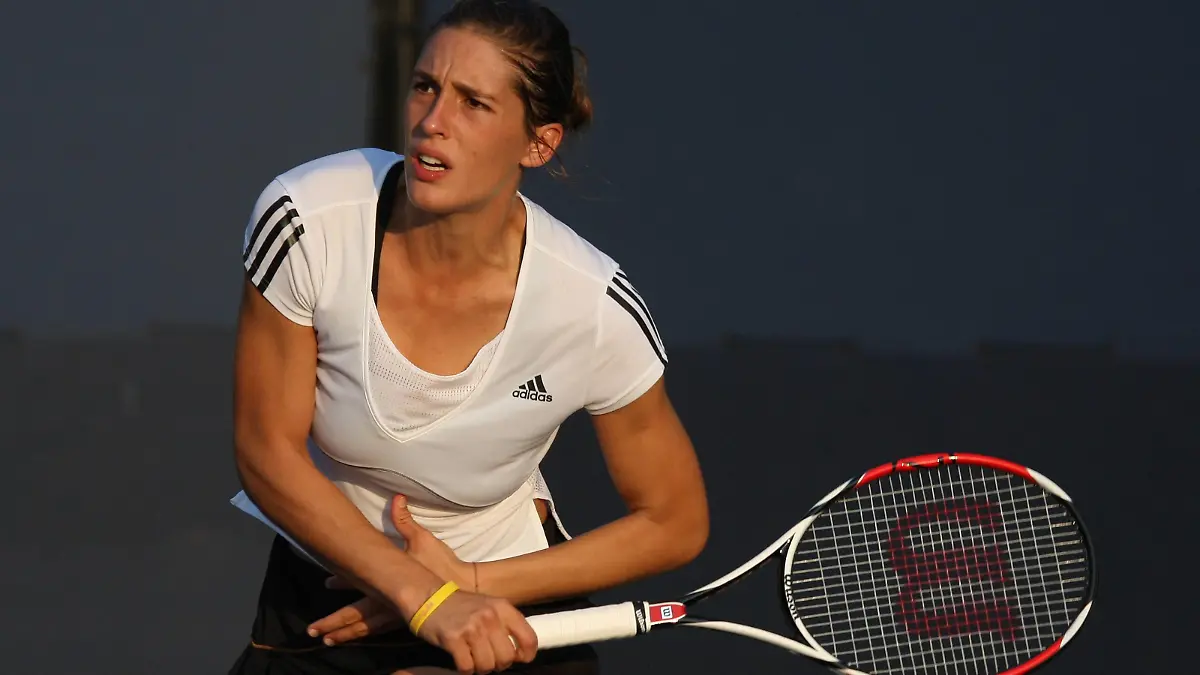 Bildnummer: 03074261 Datum: 30.08.2007 Copyright: imago/Paul Zimmer
Andrea Petkovic (Deutschland); Vdig, quer, Ball, US Open 2007, Grand Slam, WTA Tour New York, NY, N Y Flushing Meadow Tennis Damen Einzel Einzelbild Aktion Personen