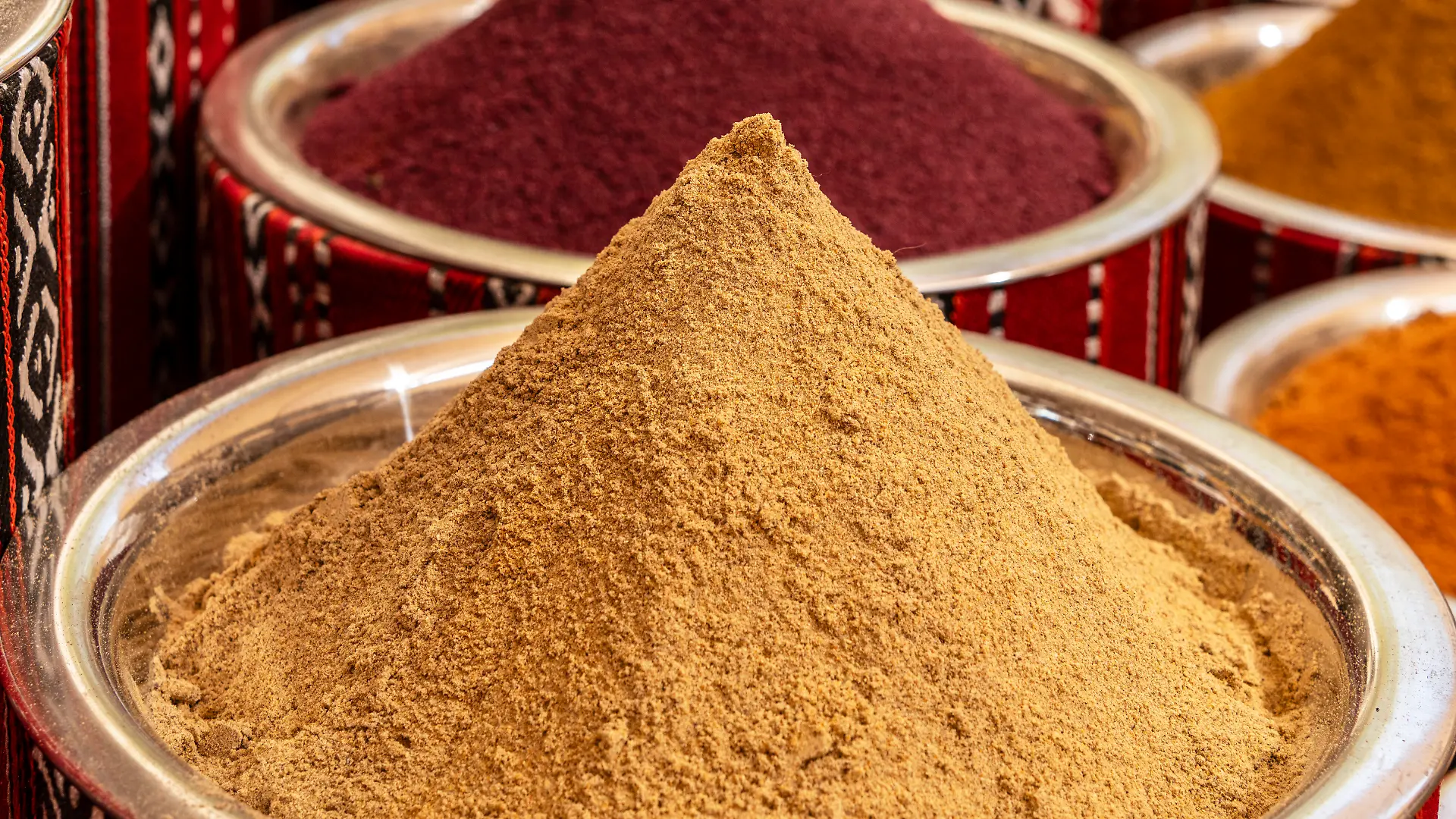 In einem Curry wurde ein gefährlicher Farbstoff nachgewiesen.