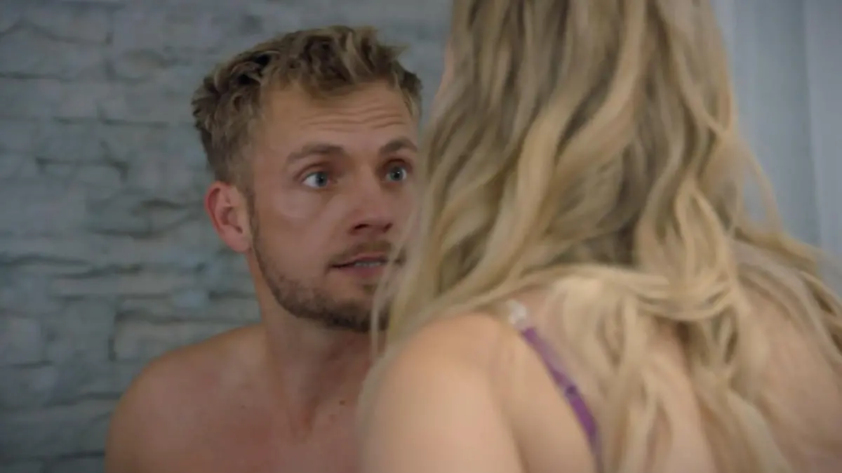 Paul und Alicia werden beim SchĂ€ferstĂŒndchen gestört