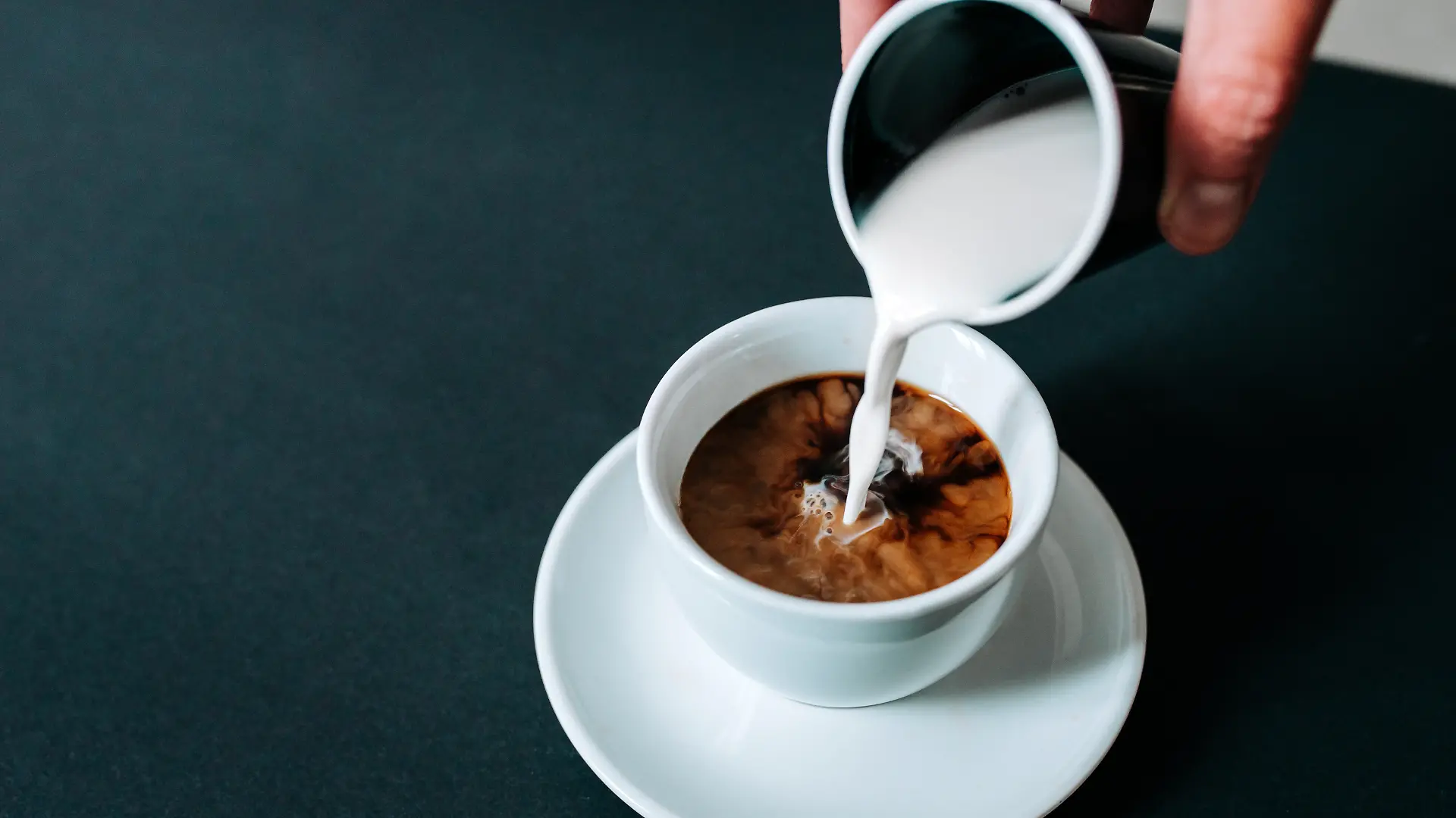 Bei Kaffee mit Milch ist die Reihenfolge entscheidend.