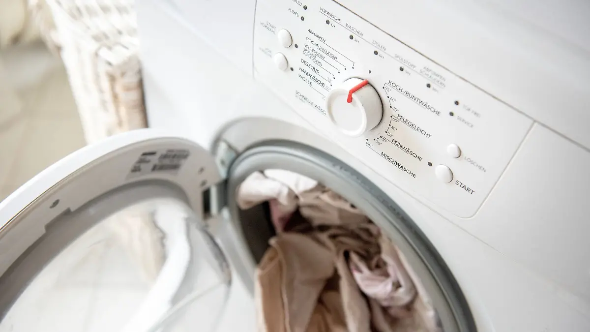 Bild zu: "Mit diesem Trick reinigt sich die Waschmaschine von selbst"
