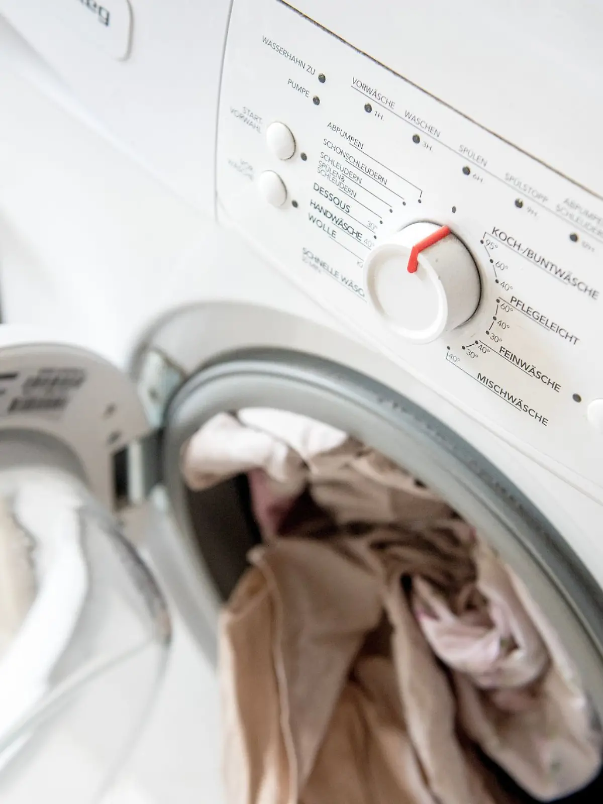 Bild zu: "Mit diesem Trick reinigt sich die Waschmaschine von selbst"