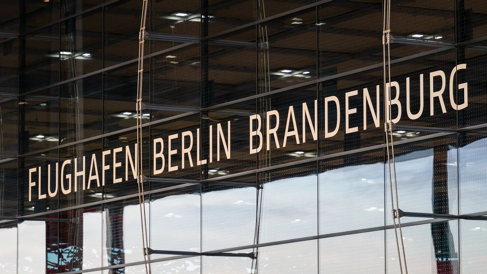 Am Hauptstadtflughafen BER ist seit Jahren ein russisches Geschäftsreiseflugzeug abgestellt. (Archivbild)