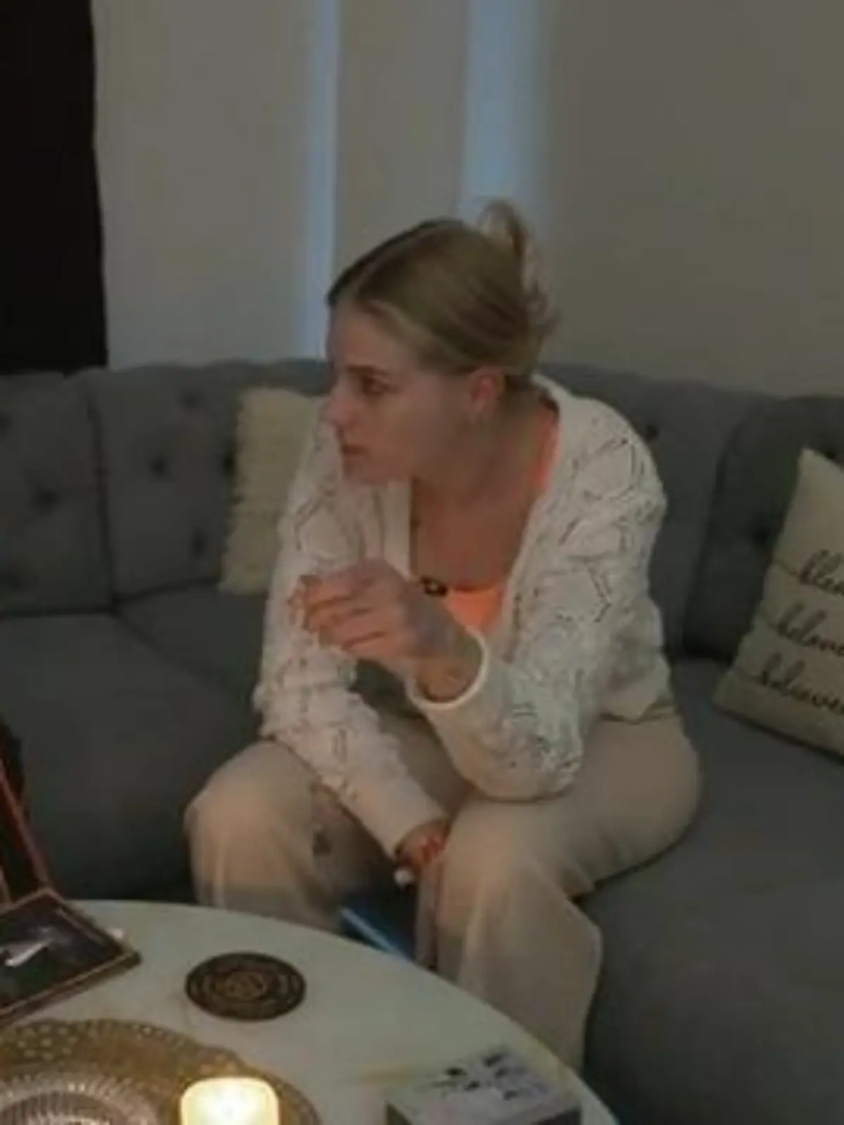 Estefania Wollny ist der Esoterik verfallen. 
