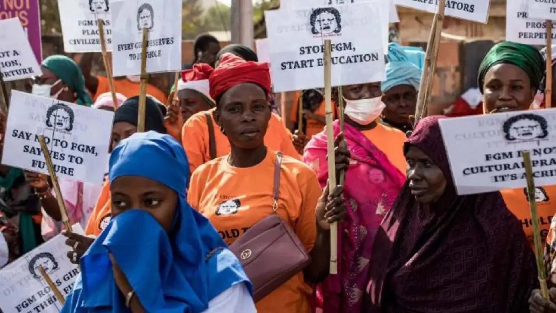 Genitalverstümmelung (FGM) von Mädchen und Frauen ist in Gambia weit verbreitet.
