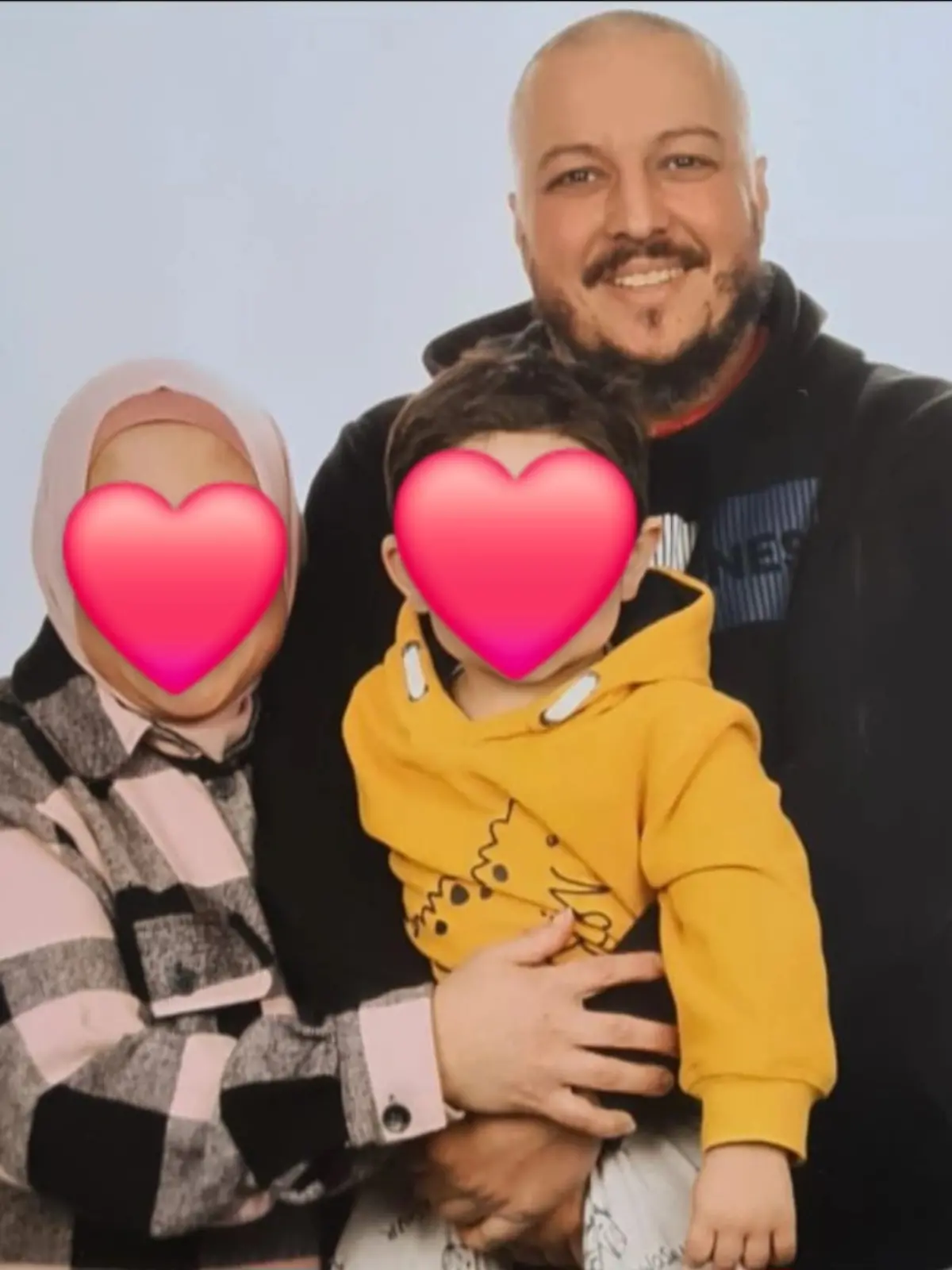 Der 43-Jährige hinterlässt seine Frau und seinen drei Jahre alten Sohn. 
