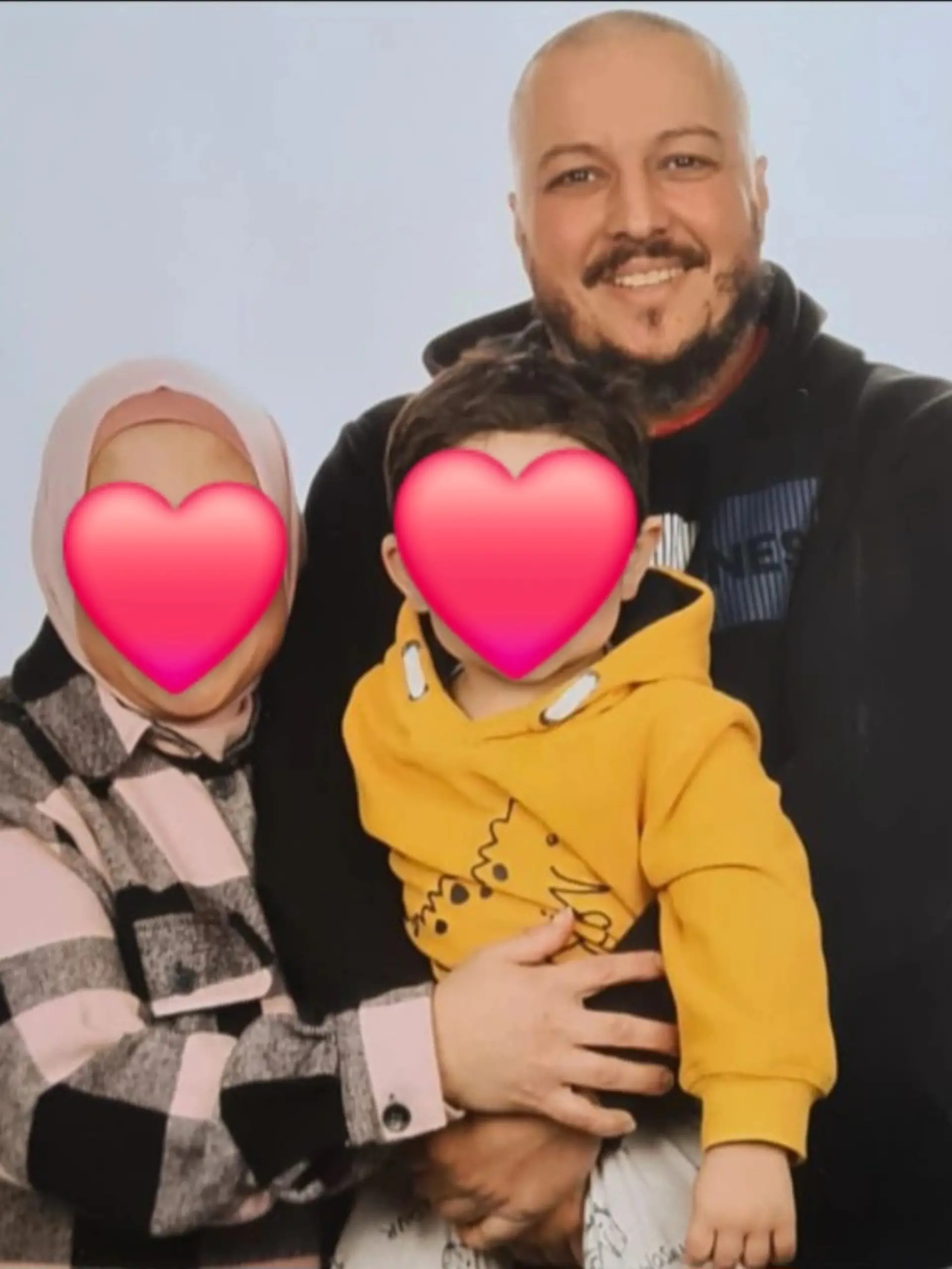 Der 43-Jährige hinterlässt seine Frau und seinen drei Jahre alten Sohn. 