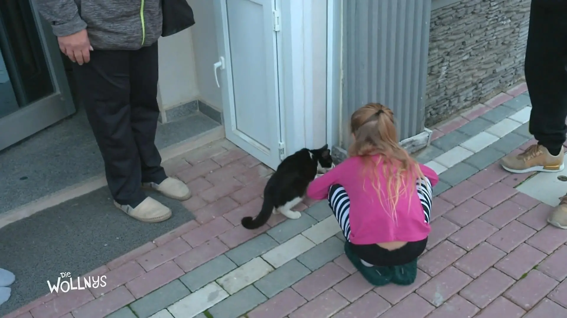 Cataleya kann ihr Glück kaum fassen. Endlich ist ihre Mimi wieder da. 