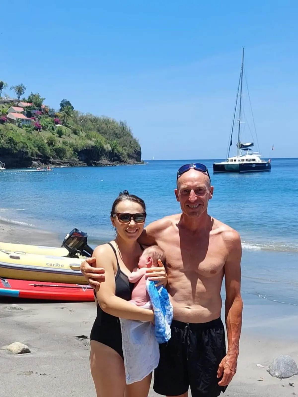 SONDERKONDITIONEN: Satzpreis!
Clive, Iuliia and their daughter Louisa. See SWNS story SWSMstranded. A British mum-to-be who flew 4,000 across the world to give birth on a beach is now "stranded" off the coast of Grenada with her four month old. Iuliia Gurzhii, 38, and her husband, Clive, 51, say they "feel like prisoners" after getting stuck in Grenada - unable to register her newborn's birth or apply for a passport. The couple left Tameside, Manchester, to the Caribbean island of Martinique in March 2023 when Iuliia was 35 weeks pregnant and hoped to have a natural birth on the beach - leaving their daughter Elizabeth, eight, in the UK as they couldn't get her passport renewed. After a week in Martinique, the couple moved on to a boat off the coast of St Lucia to give birth to their baby girl.  / action press