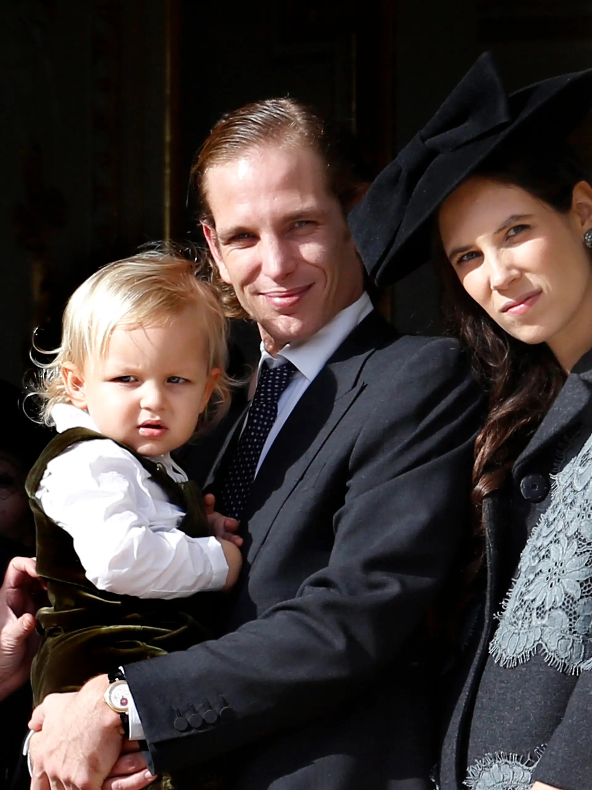 FILE - Andrea Casiraghi (C) holds his son Alexandre 'Sacha' Casiraghi next to his wife Tatiana Santo Domingo as they watch the Army Parade, as part of the official ceremonies for the Monaco National Day in Monte Carlo, Monaco, 19 November 2014. EPA/SEBASTIEN NOGIER (zu dpa "Nachwuchs in Monaco: Prinzessin Caroline freut sich über Enkelin" vom 14.04.2015) +++(c) dpa - Bildfunk+++