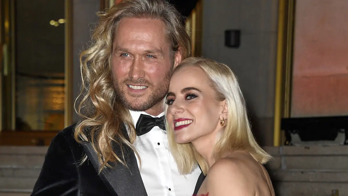 Nico Schwanz und seine Verlobte „Dodi” wollen 2026 heiraten.