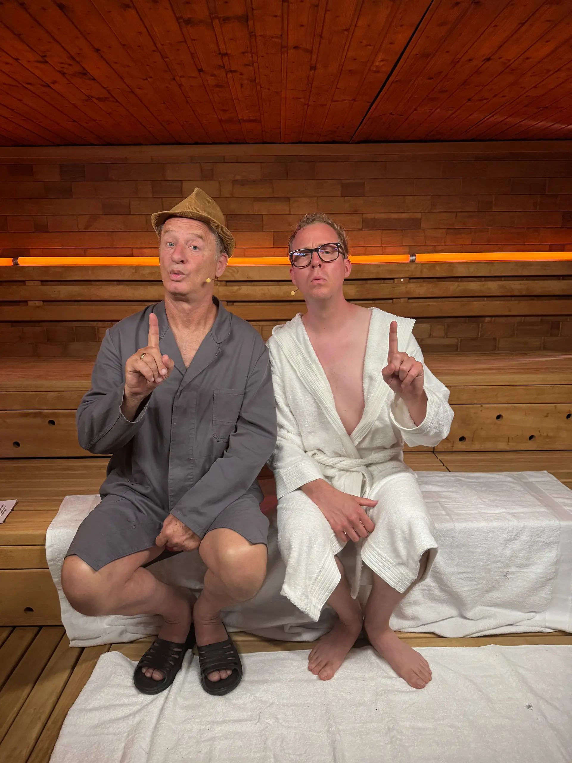 In Daniel Dangers Sauna sollen Promis künftig jeden Dienstag so richtig ins Schwitzen kommen. Auch dabei: Comedian Tom Gerhardt.