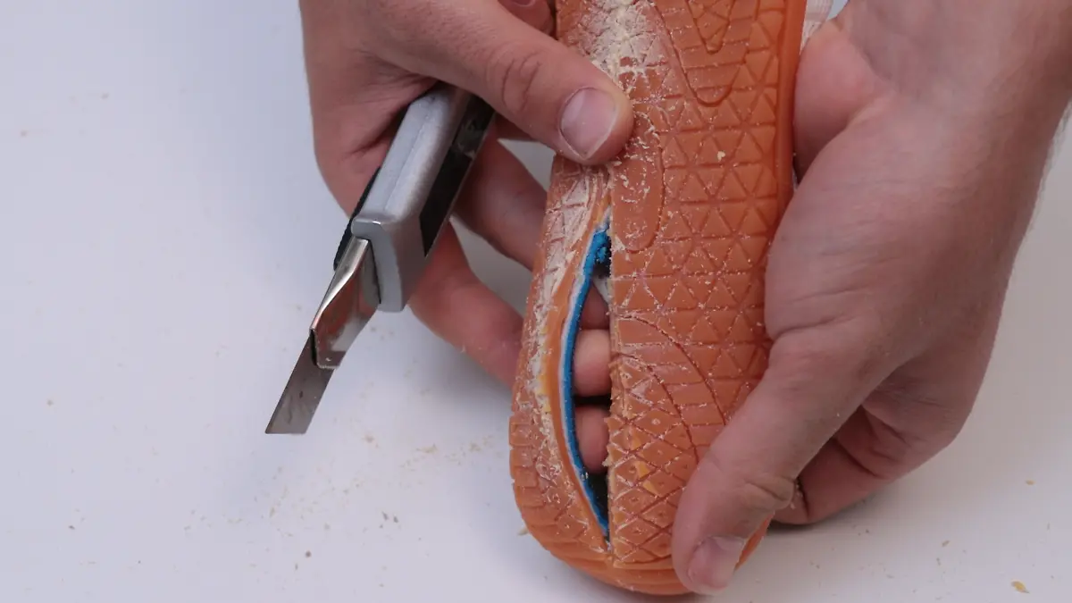 So sieht der Barfußschuh aus, wenn man die Sohle aufschneidet
