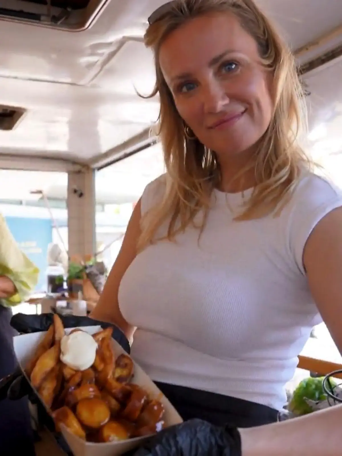 Bild zu: "Wenn Isabelle Reichenbach persönlich dir Pommes serviert ..."