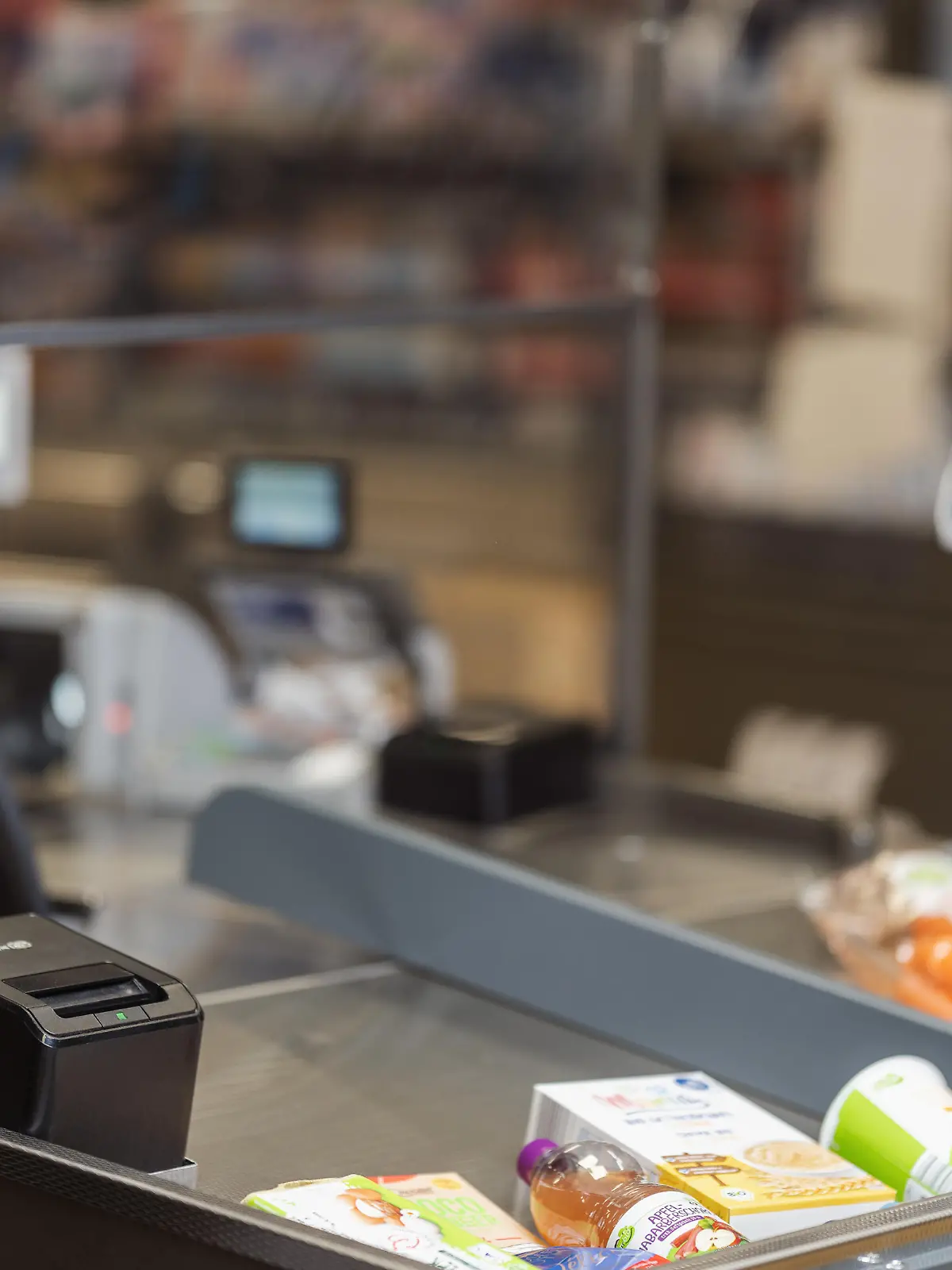 Neue Kassenzone mit doppeltem Warenschacht bei Aldi Süd.