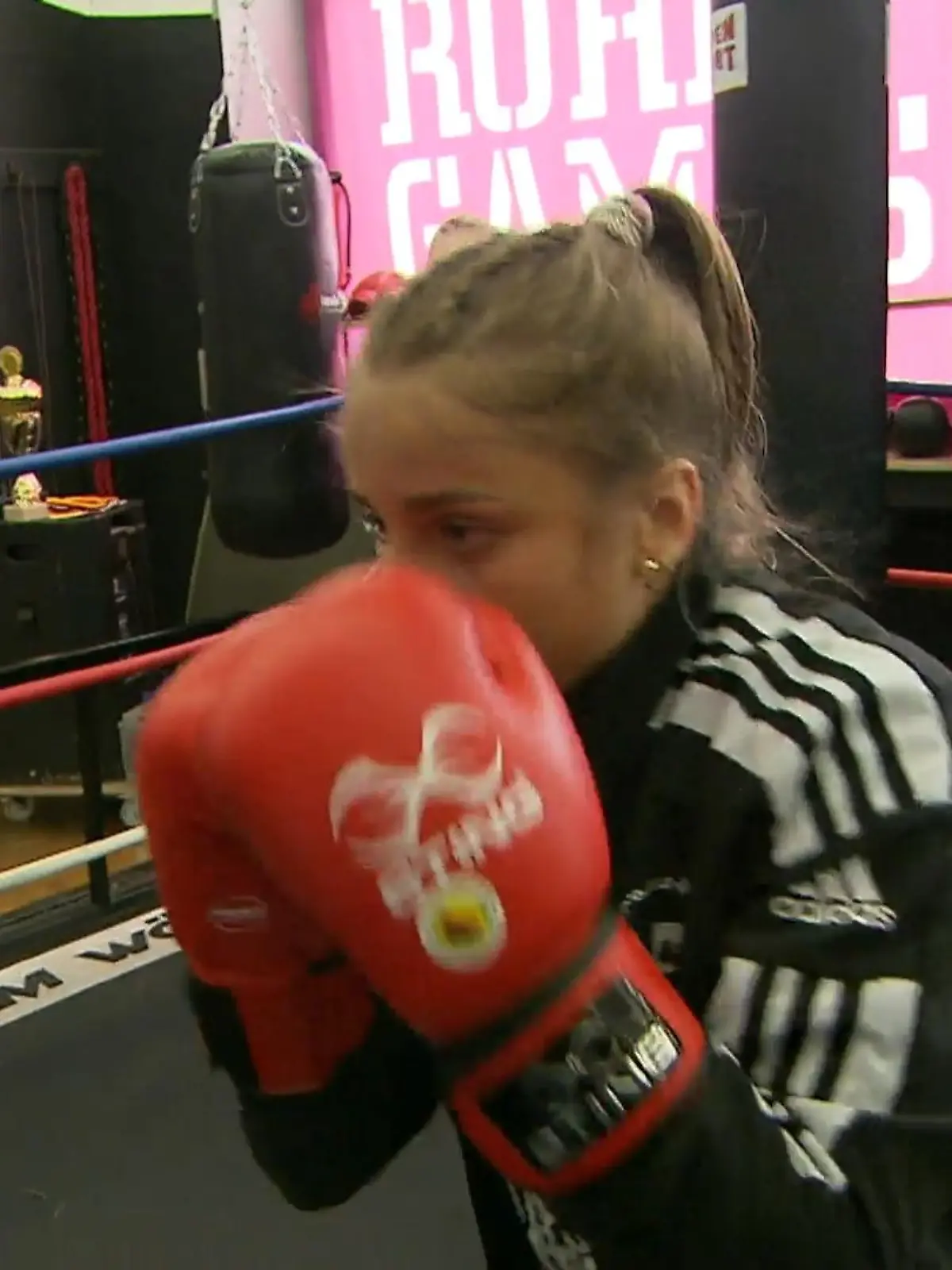 Bild zu: "Boxmeisterin mit 15 Jahren"