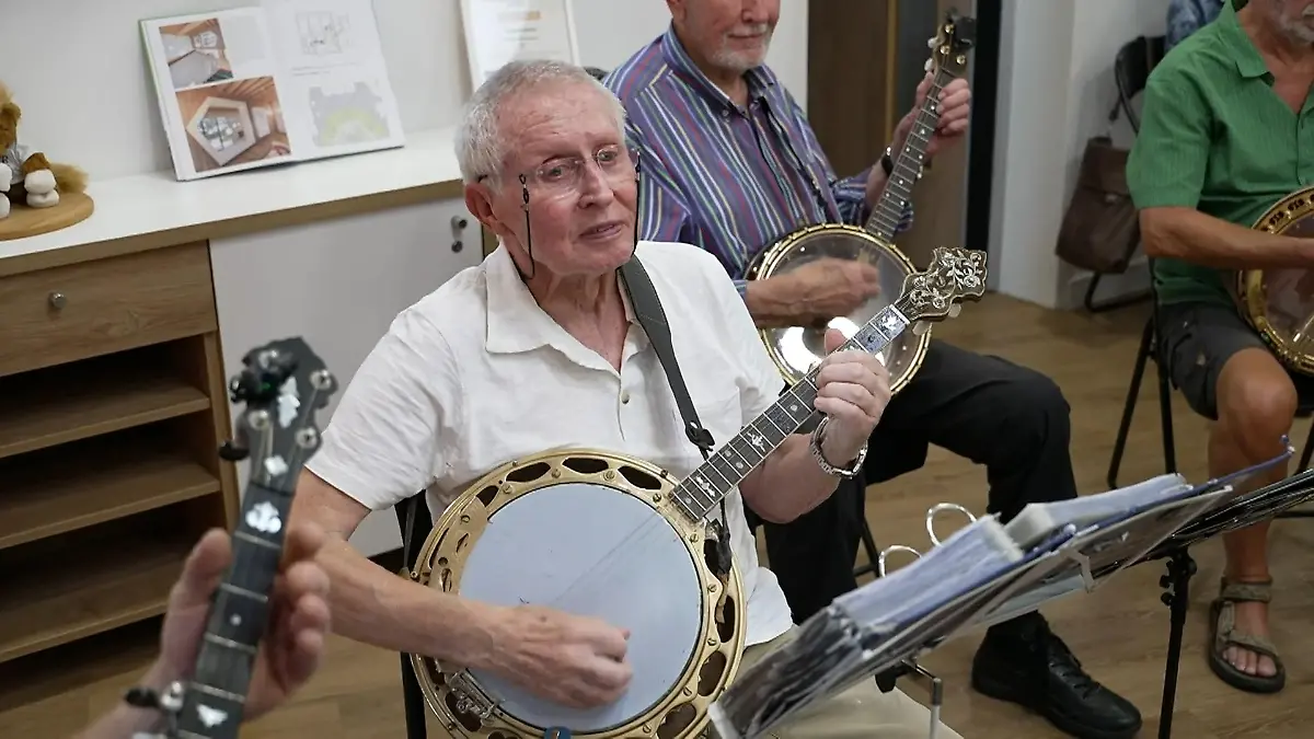Sammlung von mehr als 300 Banjos 89-jähriger Banjo-Papst