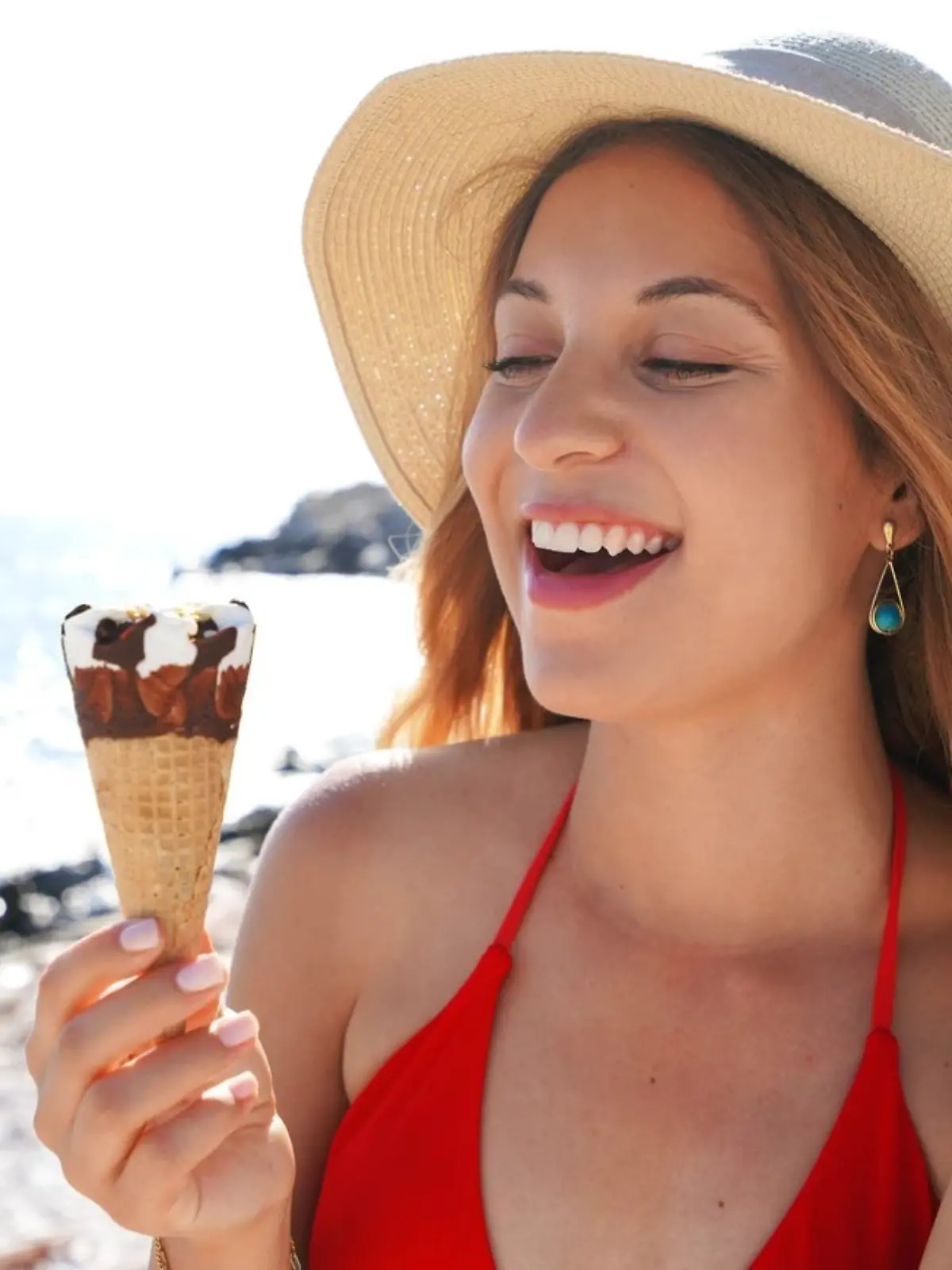 Bikinifigur? Von wegen! Im Sommer nehmen wir schneller zu als im Winter. 