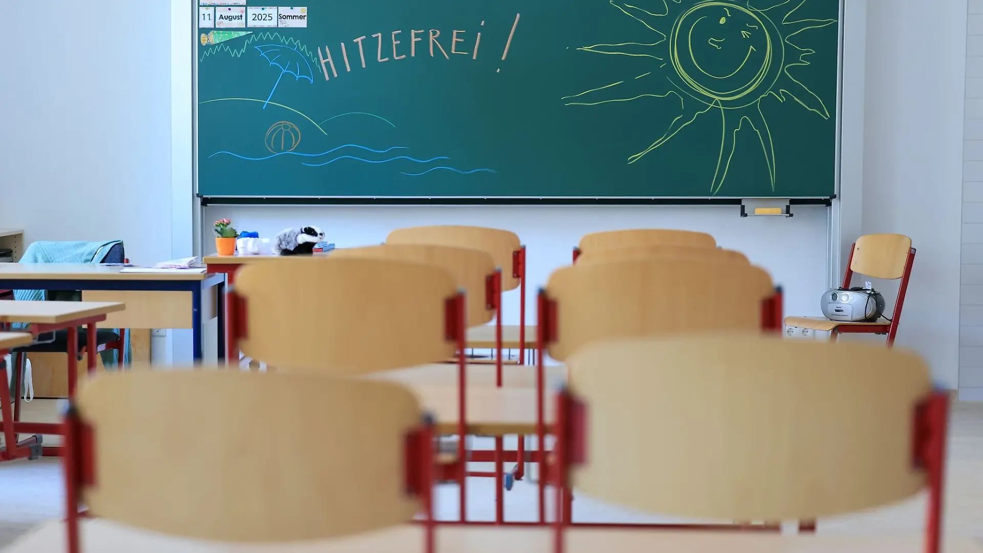 Die Schulen in Sachsen entscheiden eigenständig über Maßnahmen bei sommerlicher Hitze. (Symbolbild)