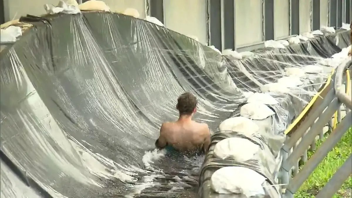 Bobbahn wird zur Wasserrutsche Action in Winterberg