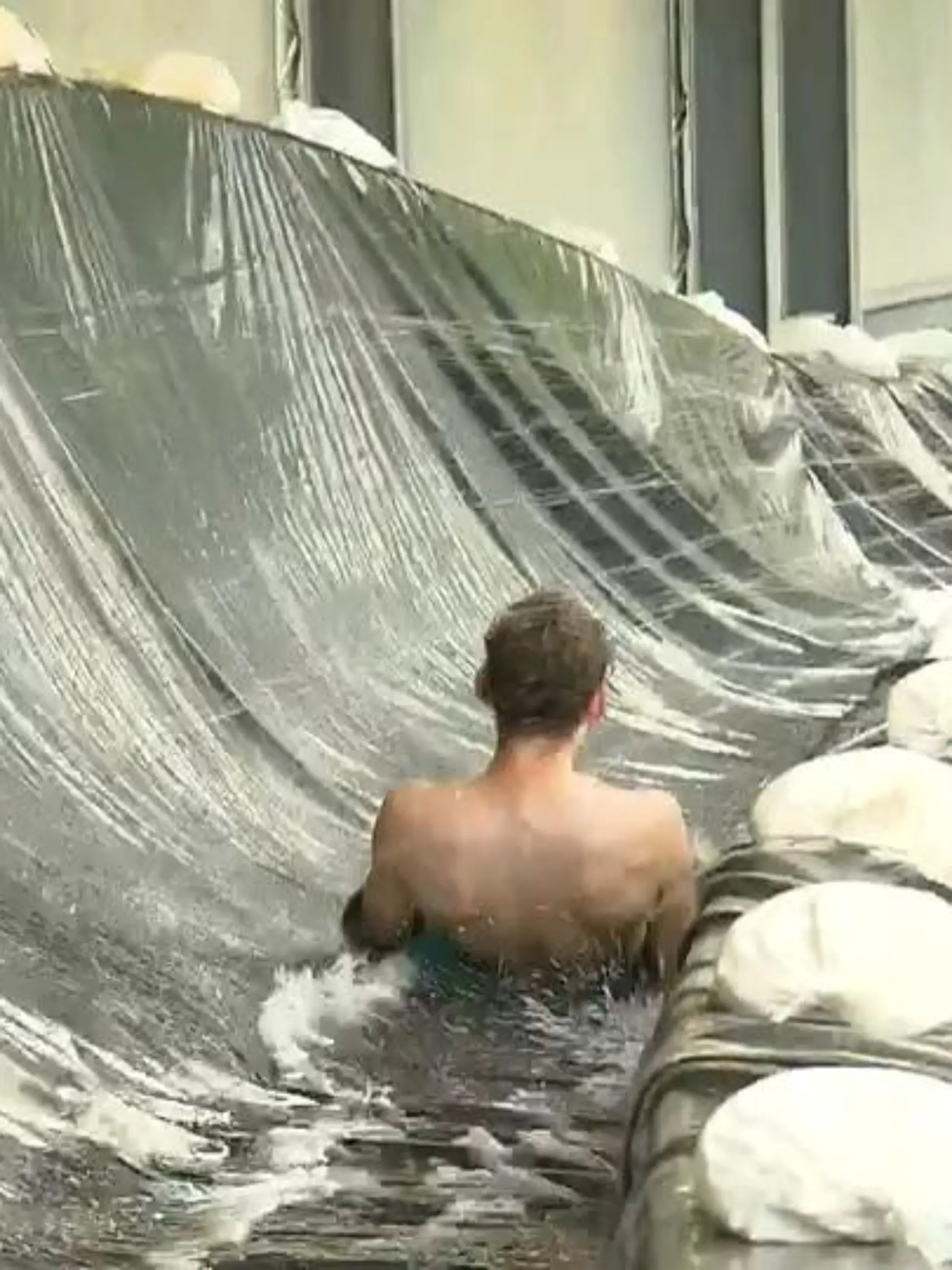Bild zu: "Bobbahn wird zur Wasserrutsche"