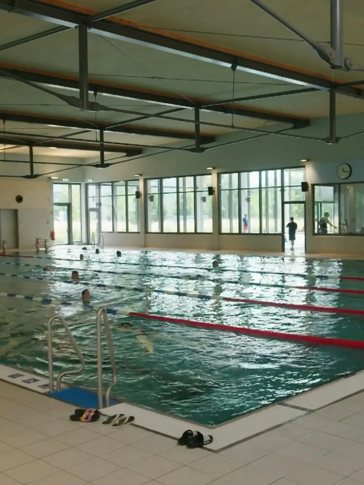Bild zu: "Totale Überwachung? In diesem Schwimmbad hängen 20 Kameras – das ist der Grund!"