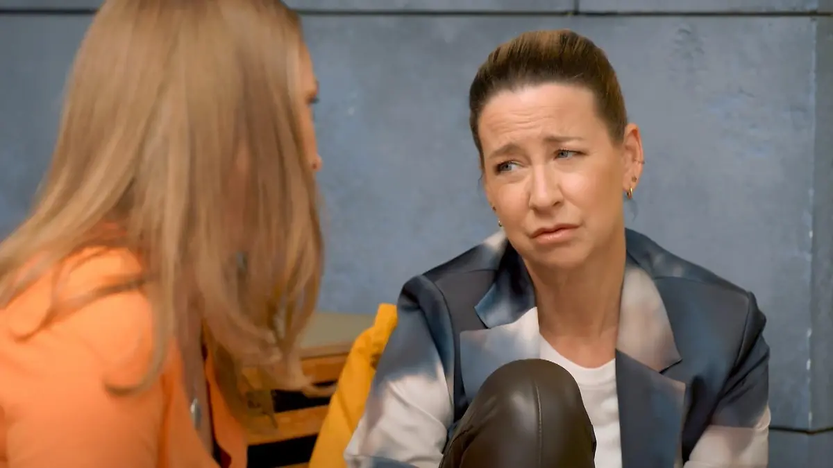 Ute erzählt Nadine von Ferhats Liebesgeständnis „Unter uns“-Folge vom 26.08.25 auf RTL+