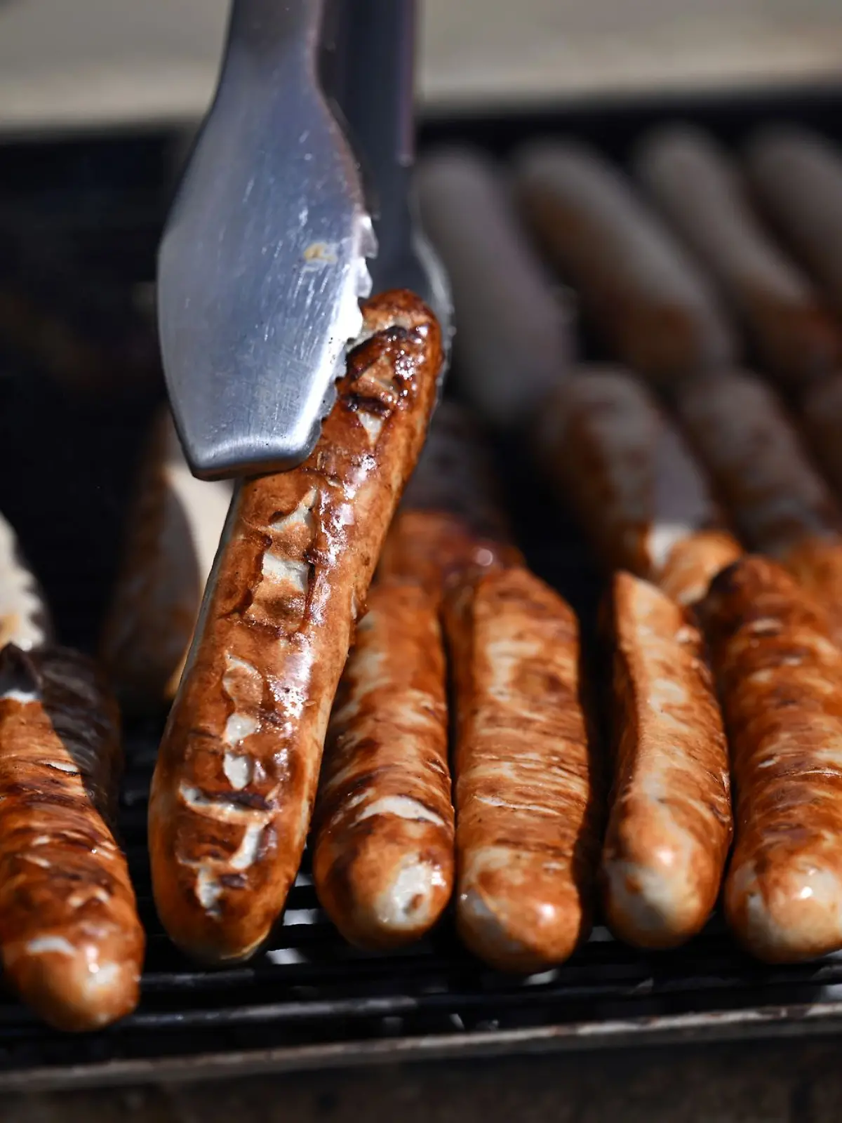 Woher kommt die älteste Bratwurst? Über die Frage wird seit vielen Jahren gestritten. (Archivbild)